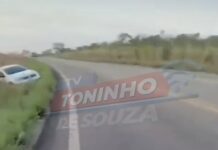 Veja Vídeo – Carro sai da pista e é abandonado na Avenida Antártica em Cuiabá