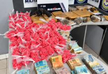 Rotam prende jovem e apreende adolescente com 3,7 mil pinos de cocaína e arma em Cuiabá