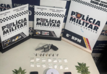 Duas mulheres são presas com revólver, cocaína e pés de maconha em Cáceres