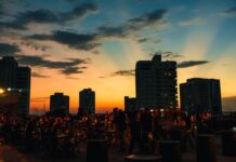 Final de semana tem rock, homenagem ao BTS, tarde dançante ao público sênior e muito mais em Cuiabá