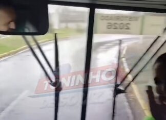 Veja Vídeo – Passageiros comemoram aniversário de motorista de ônibus em Cuiabá