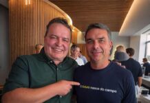 Max Russi reúne deputados em coletiva de apoio a Flávio Bolsonaro em Cuiabá