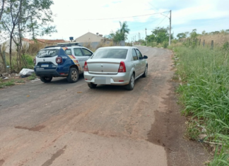 PM prende dois homens e apreende três adolescentes suspeitos de roubo e extorsão em Cuiabá